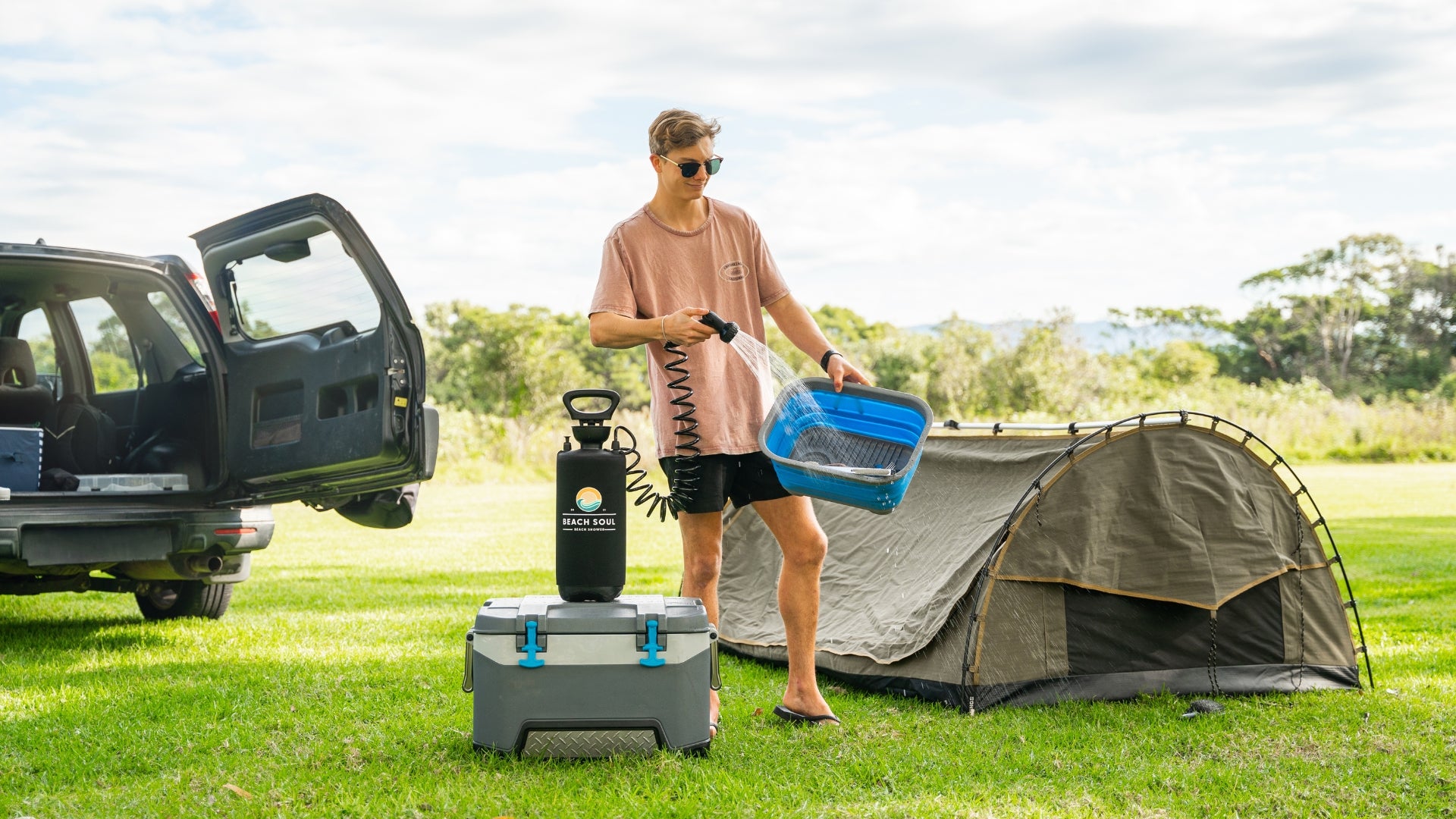 How Does a Pump-Operated Beach Shower Work?